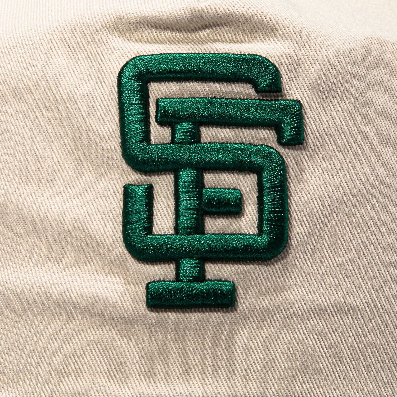 New Era 19Twenty San Francisco Giants Battle of the Bay Patch Snapback Pre-Curved Hat - Stone, Green - Image 3