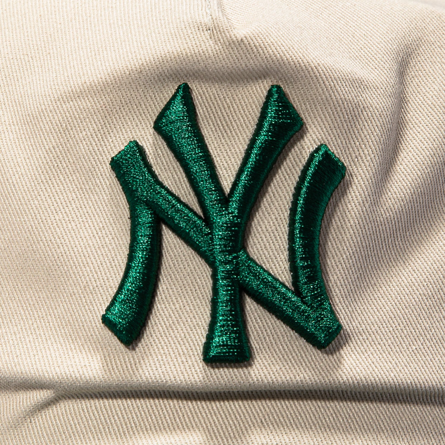 New Era 19Twenty New York Yankees 1996 World Series Patch Snapback Pre-Curved Hat - Stone, Green - Image 3