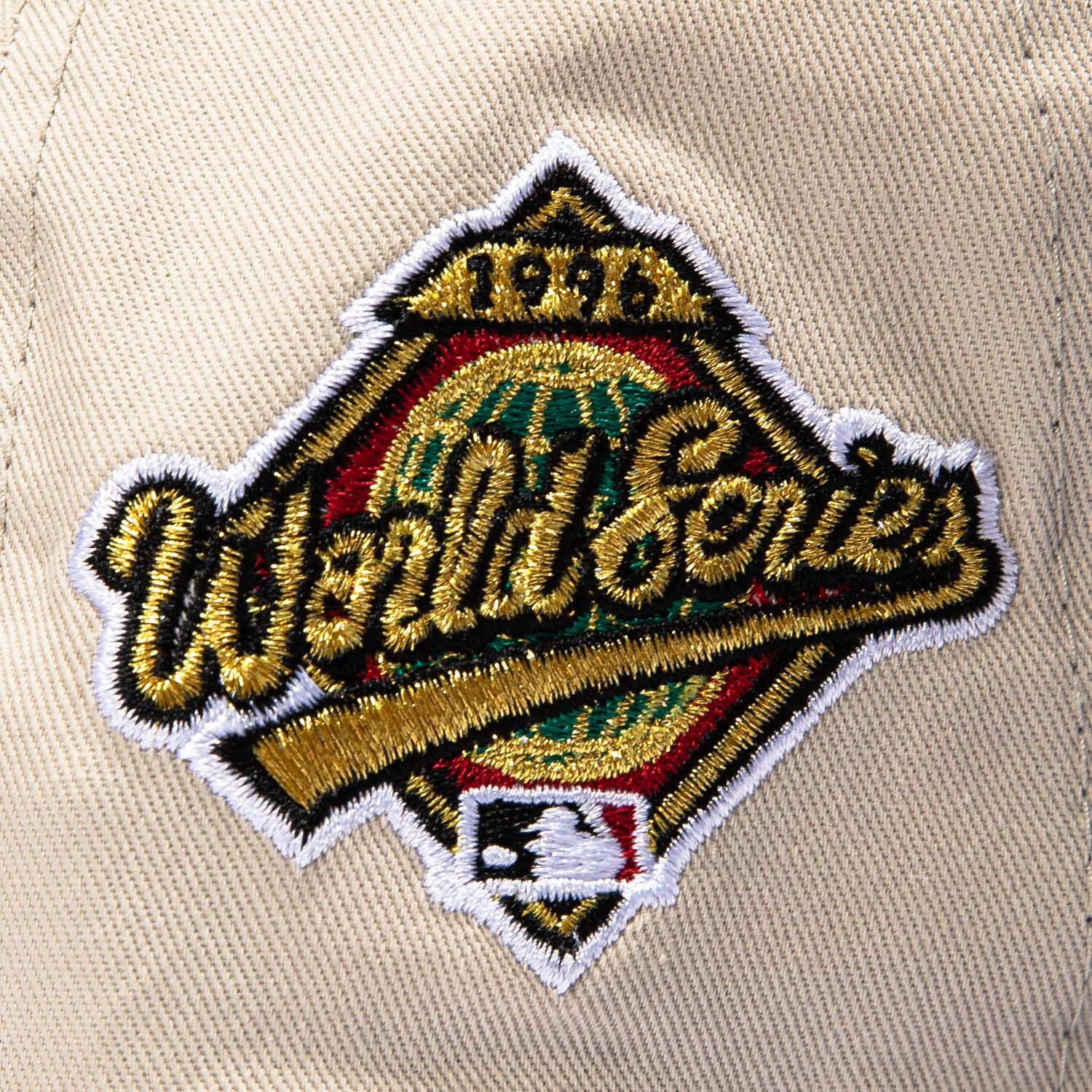 New Era 19Twenty New York Yankees 1996 World Series Patch Snapback Pre-Curved Hat - Stone, Green - Image 4