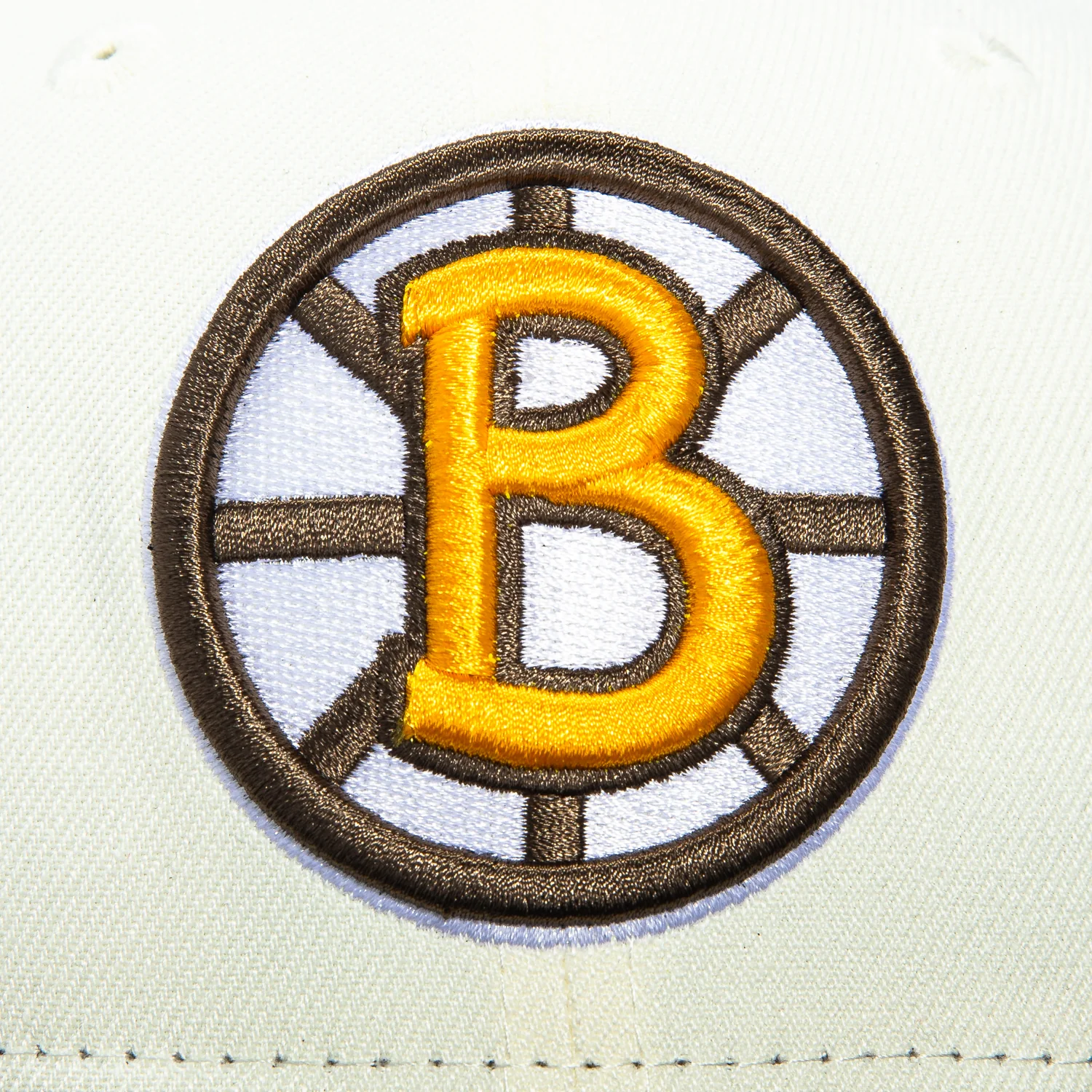 New Era 59Fifty Boston Bruins 2010 Winter Classic Patch Hat - White, Black - Image 4