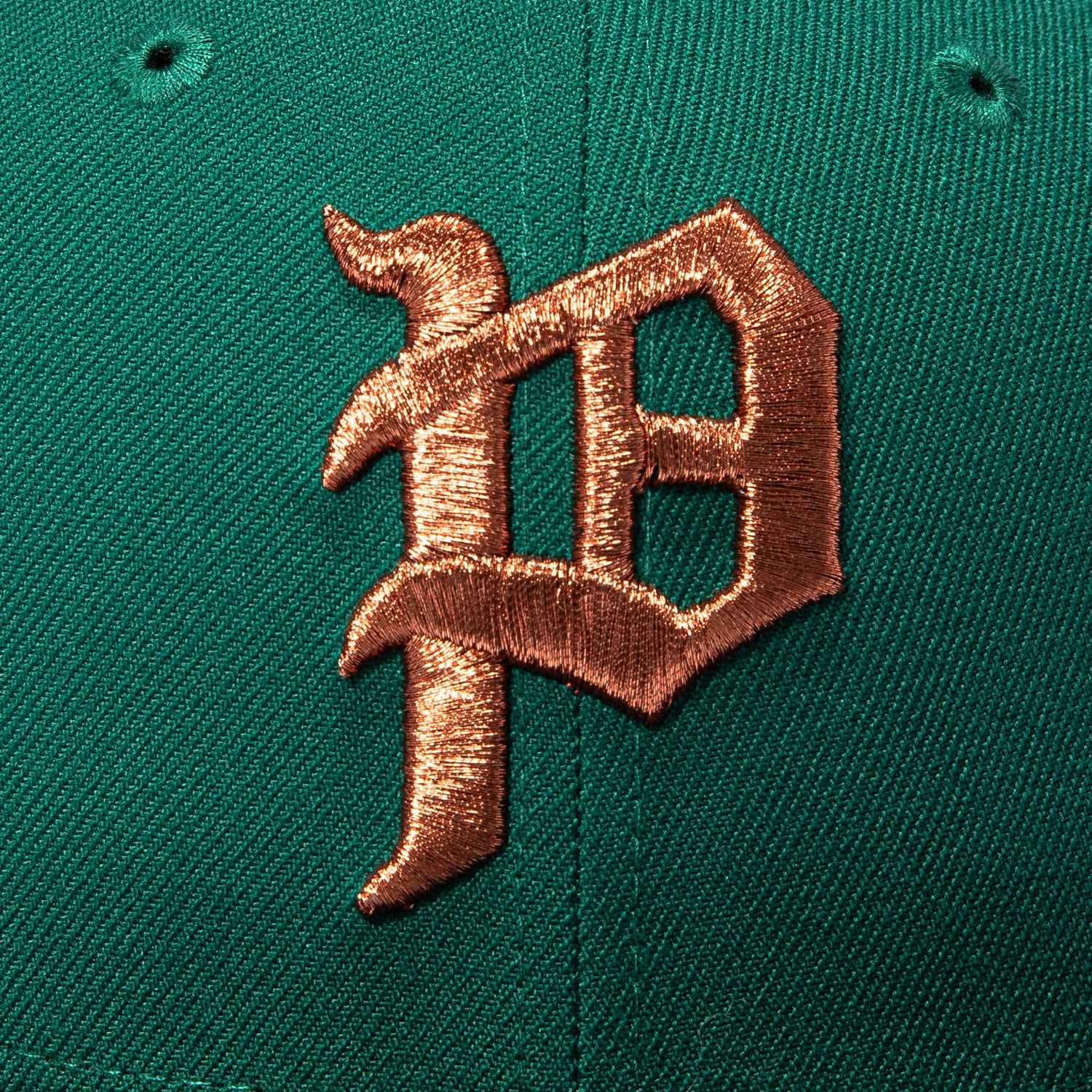 New Era 59Fifty Philadelphia Phillies Baseball Club Patch 1915 Old English Logo Hat - Green, Black, Metallic Silver - Image 5