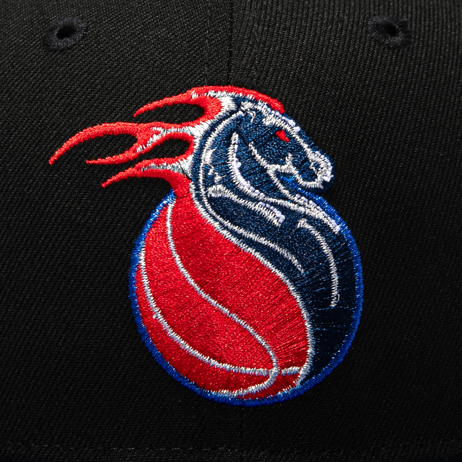 New Era 59Fifty Detroit Pistons 20th Anniversary Champions Patch 1996 Alternate Hat - Black, Royal - Image 4