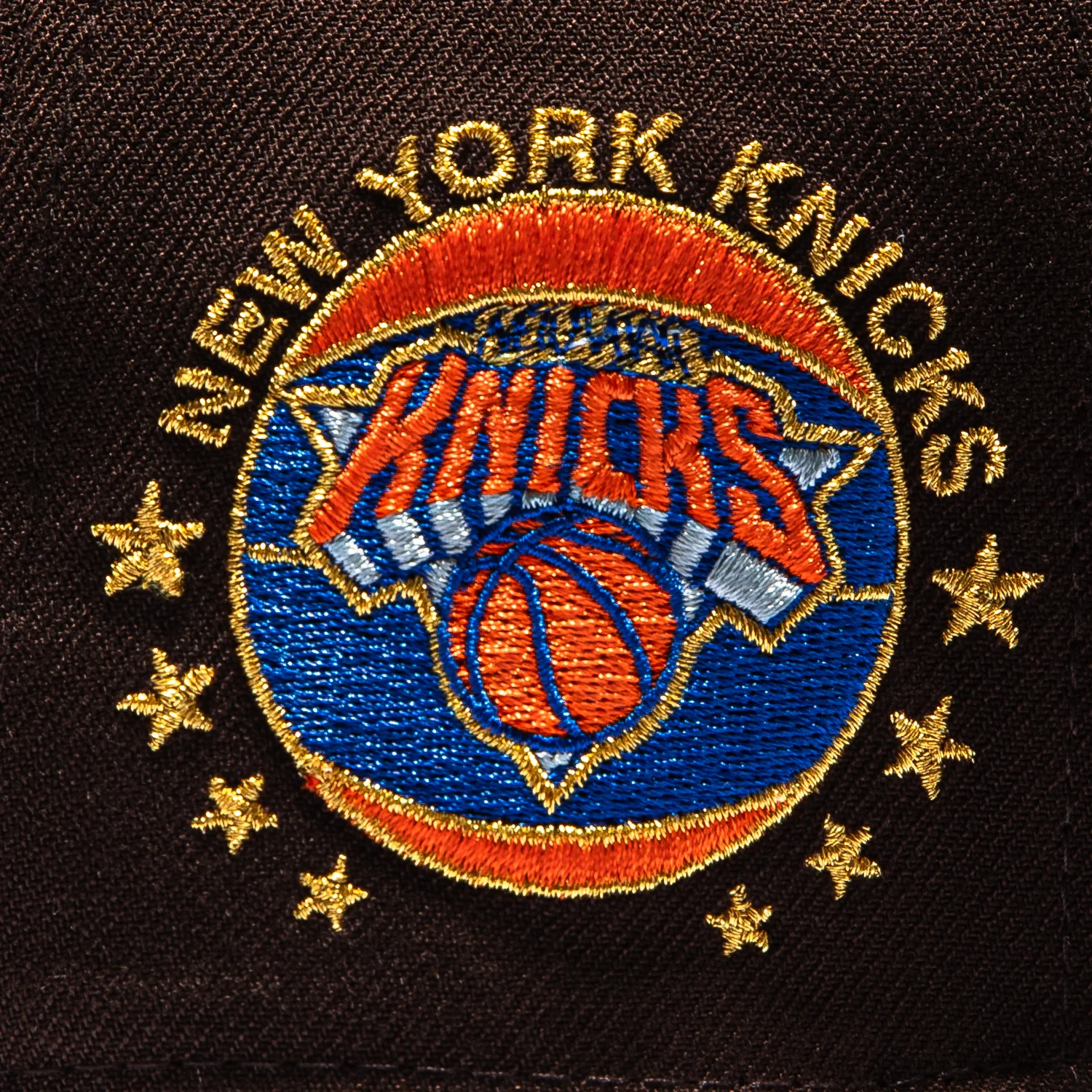 New Era 59Fifty New York Knicks Logo Patch Nueva York Hat - Brown - Image 4