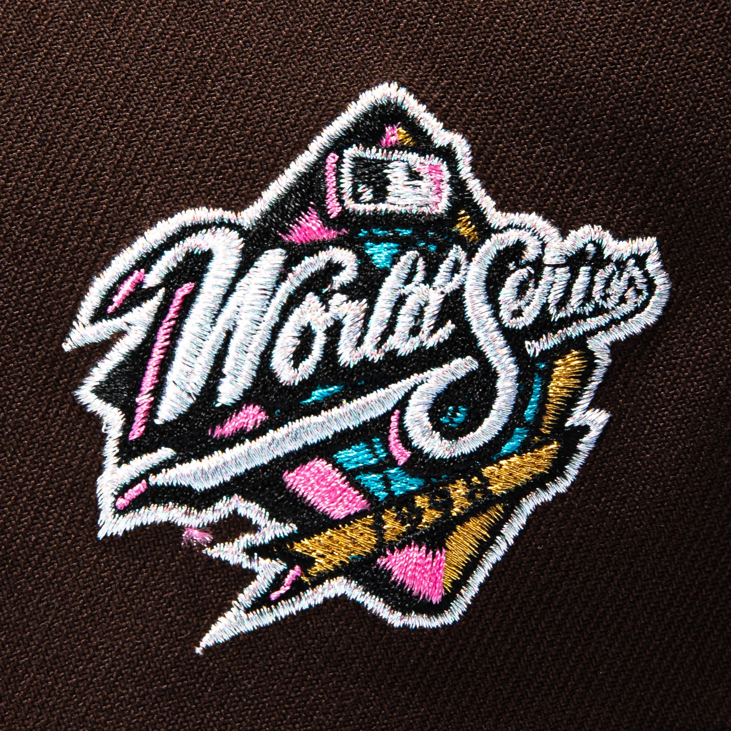 New Era 9Forty A-Frame New York Yankees 1998 World Series Patch Pink UV Snapback Hat - Brown - Image 4