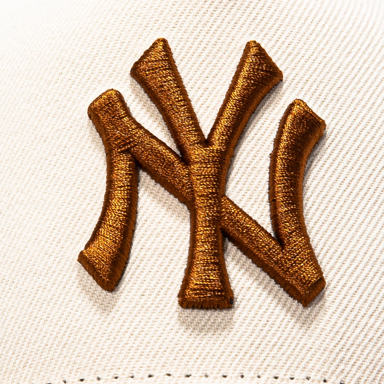 New Era 9Forty A-Frame New York Yankees 1999 World Series Patch Snapback Hat - Cream, Brown - Image 3