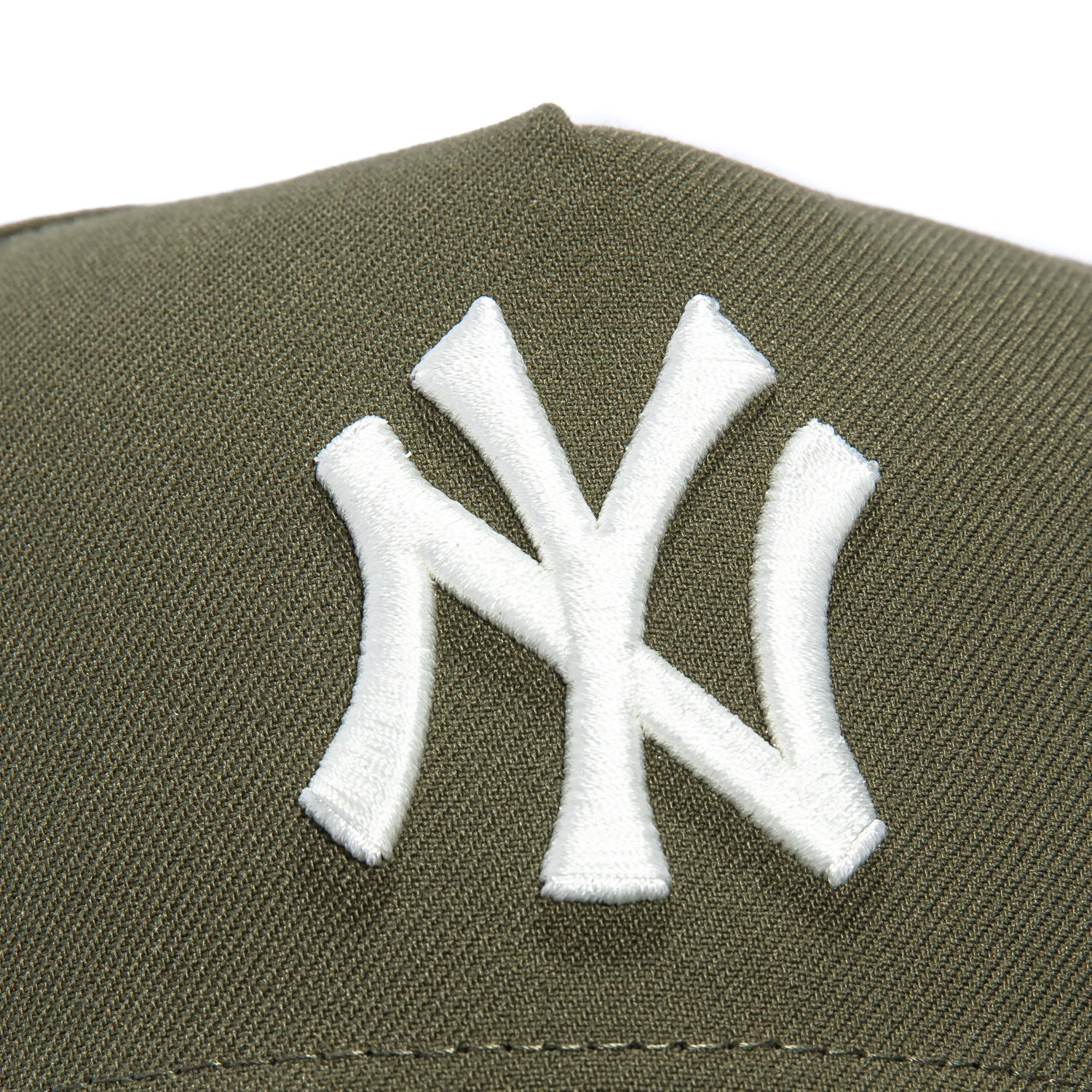 New Era 9Forty A-Frame New York Yankees 1999 World Series Patch Snapback Hat - Olive, Ivory - Image 3