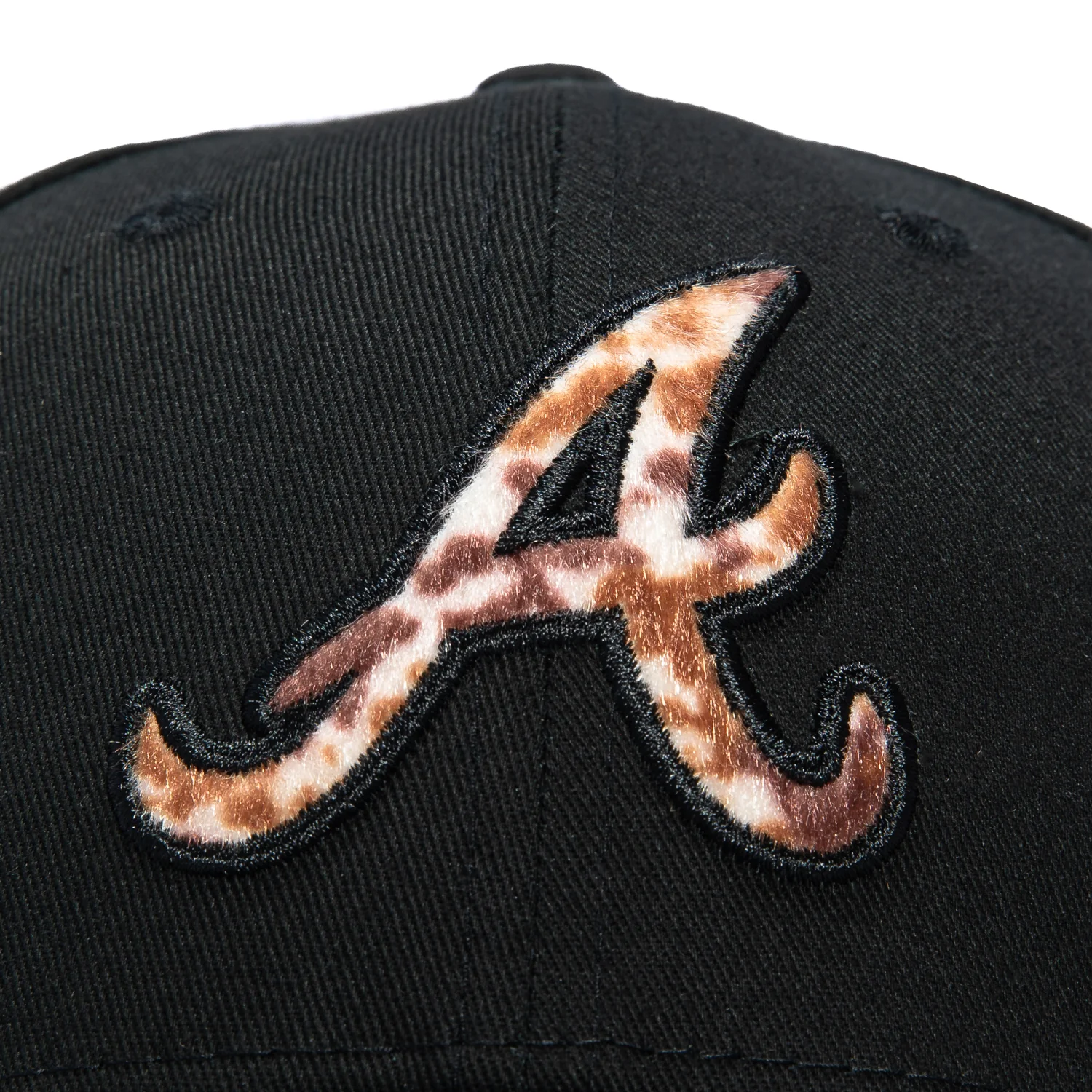New Era 9Forty Animal Print Faux Fur Fill Atlanta Braves Strapback Hat - Black - Image 3