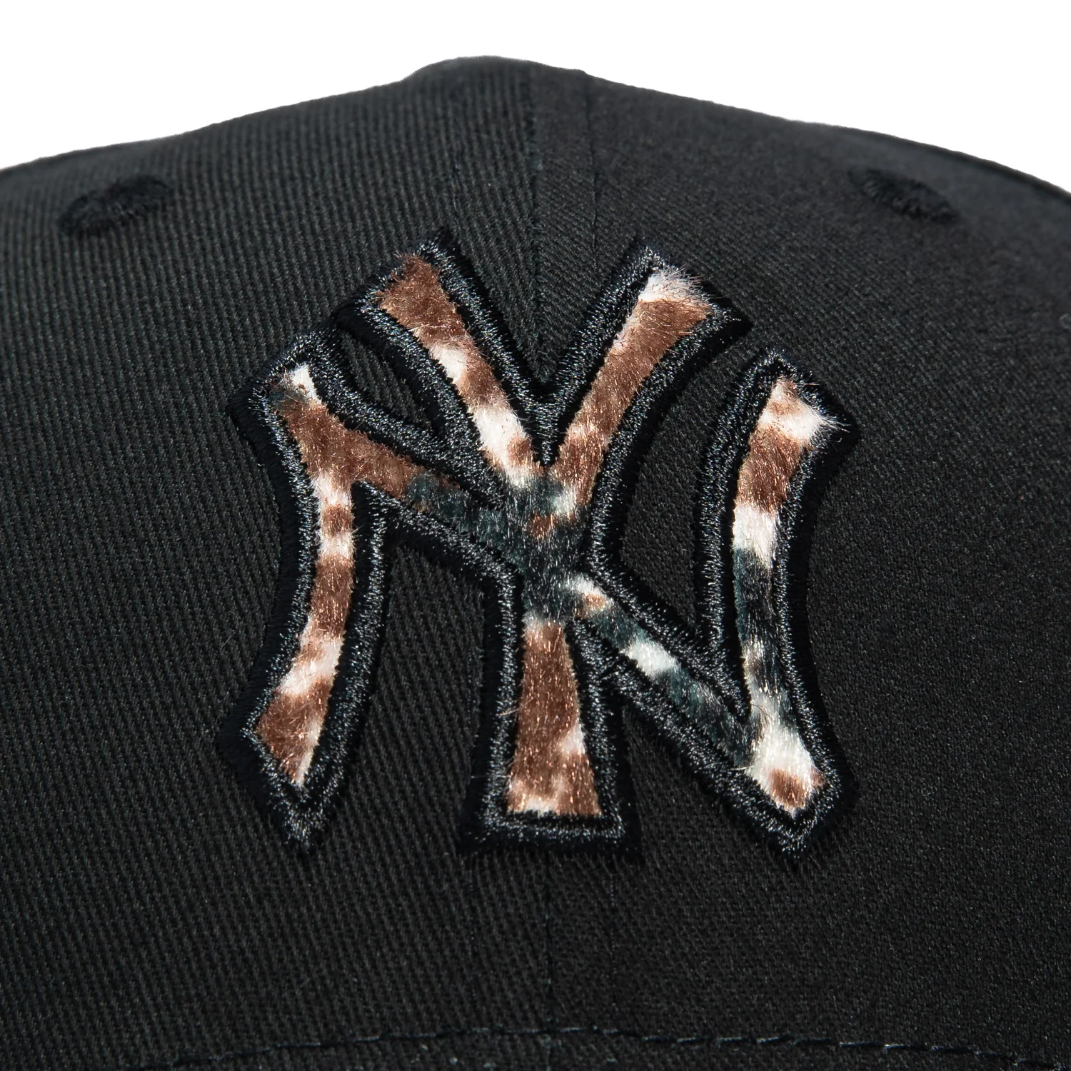 New Era 9Forty Animal Print Faux Fur Fill New York Yankees Strapback Hat - Black, Ivory - Image 3