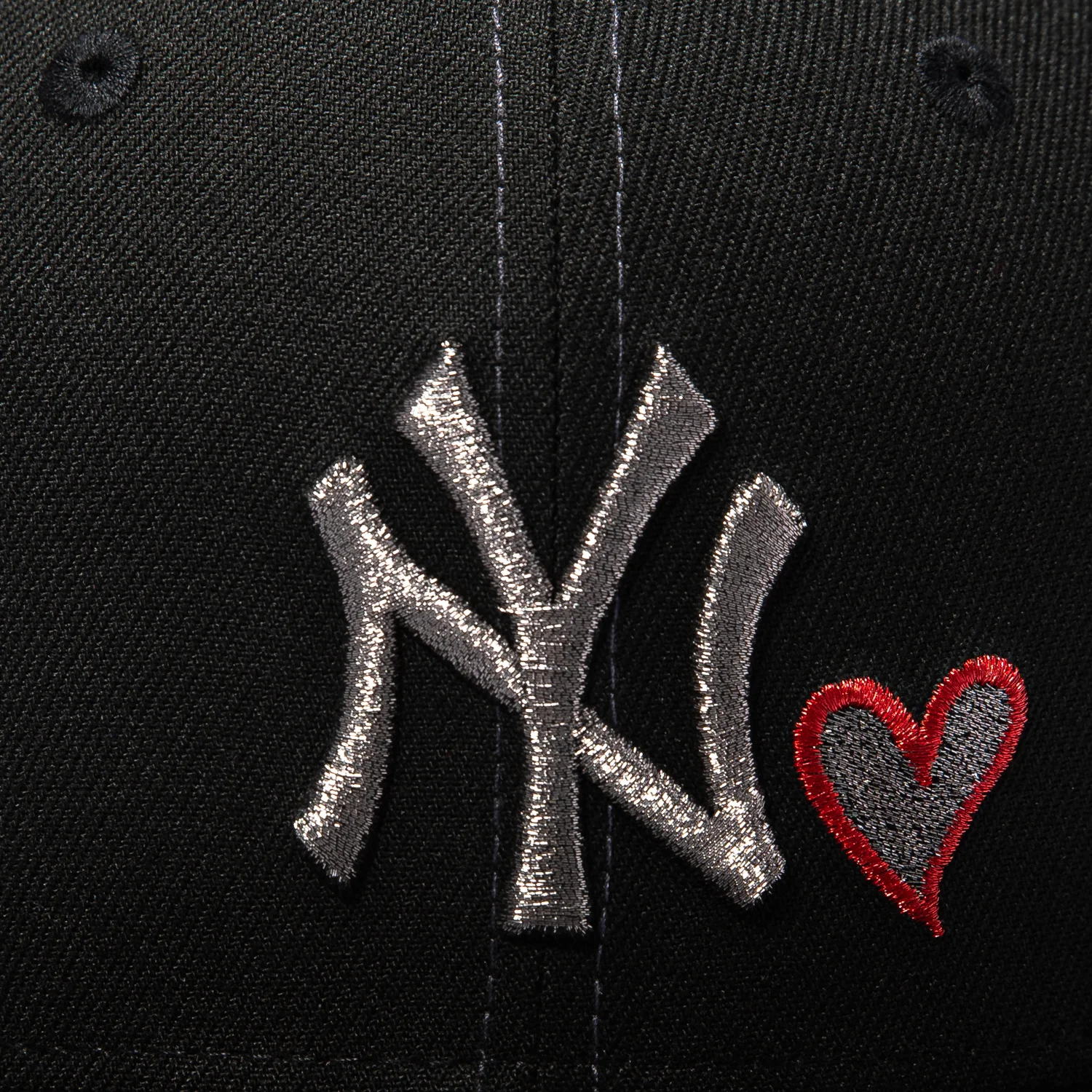 New Era 59Fifty New York Yankees 2001 World Series Patch Heart Hat - Black - Image 4