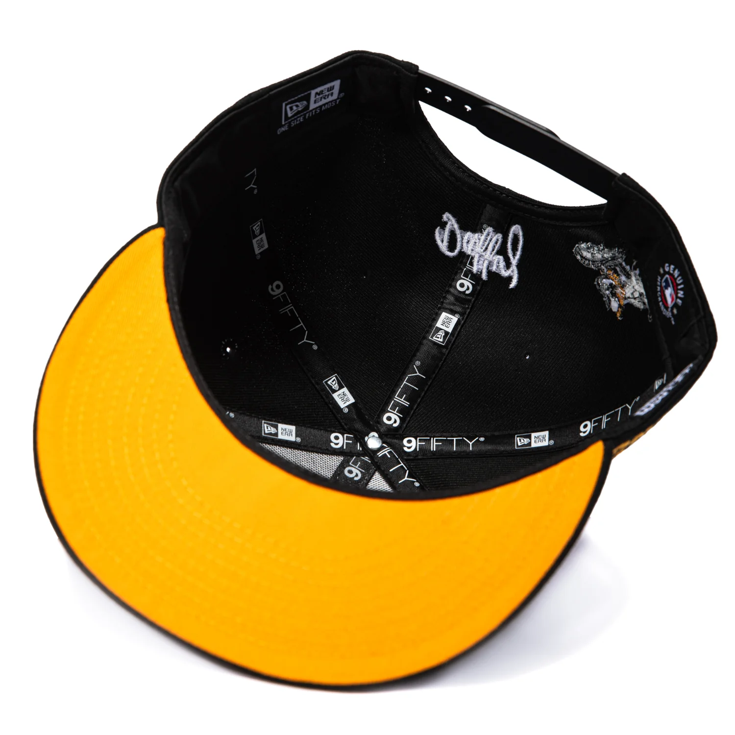 New Era 9Fifty Looney Tunes Arizona Diamondbacks Daffy Patch Snapback Hat - Black - Image 2