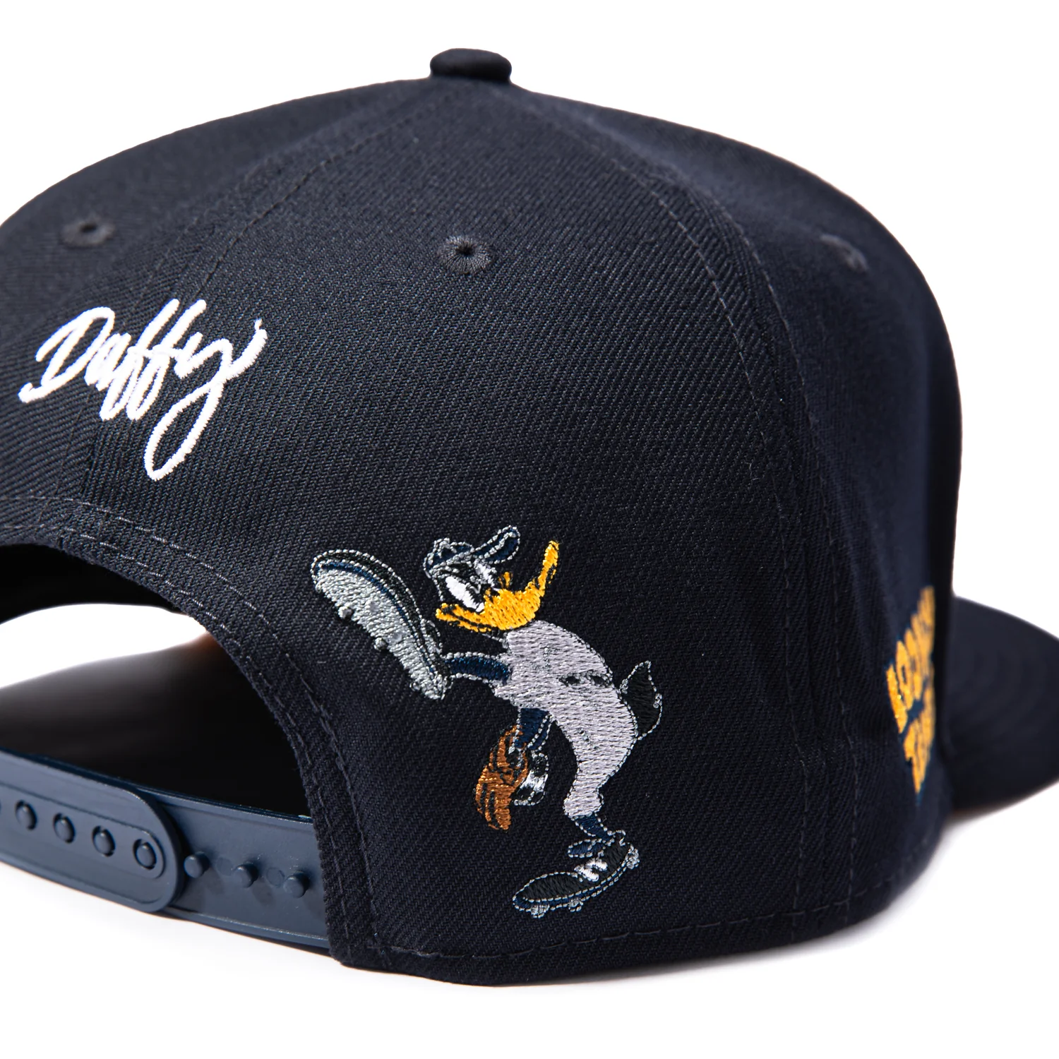 New Era 9Fifty Looney Tunes New York Yankees Daffy Patch Snapback Hat - Navy - Image 4