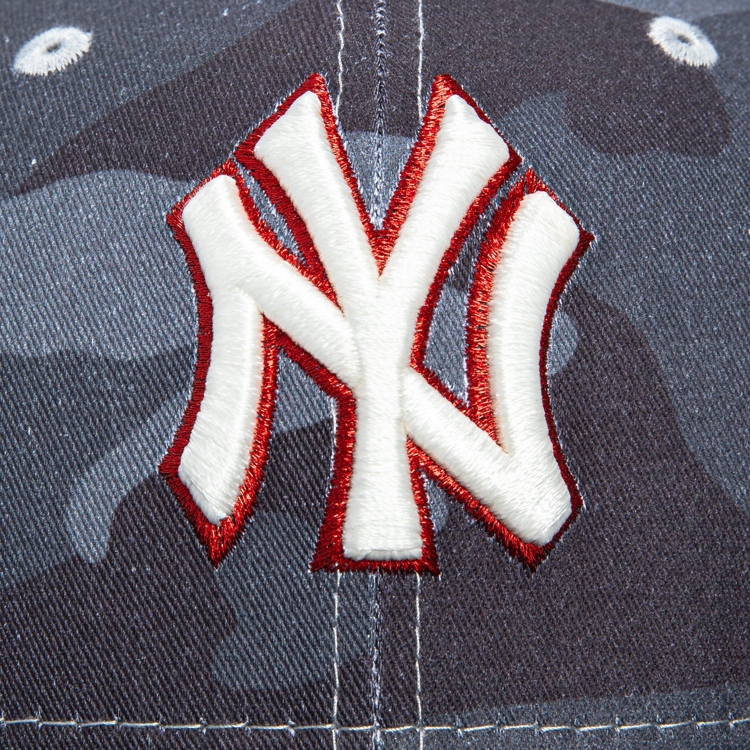 New Era 59Fifty New York Yankees 1999 World Series Patch Hat - Camo Grey, Camo Black - Image 4