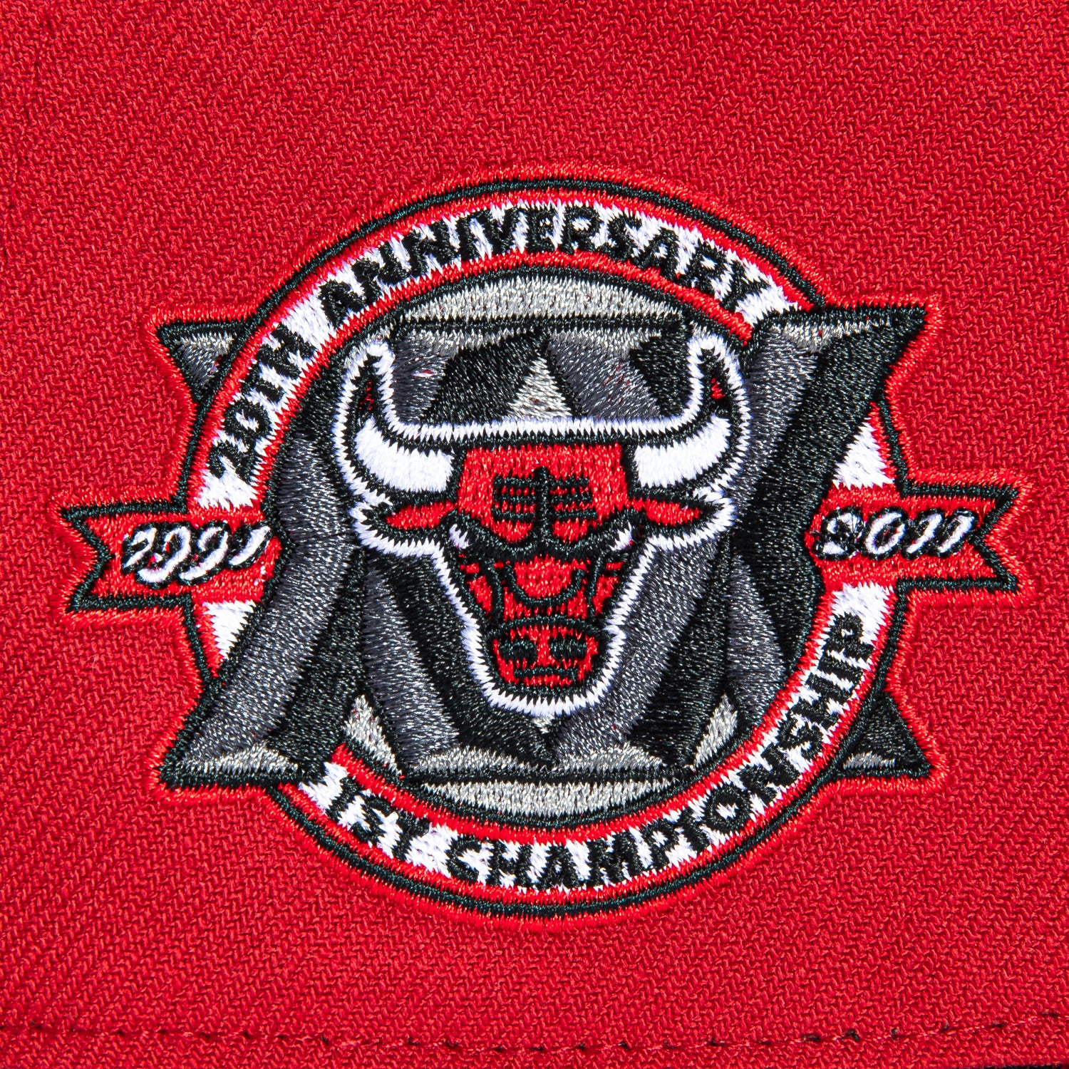 Mitchell & Ness Pro Pinch Chicago Bulls 20th Anniversary Patch Snapback Hat - Red - Image 4