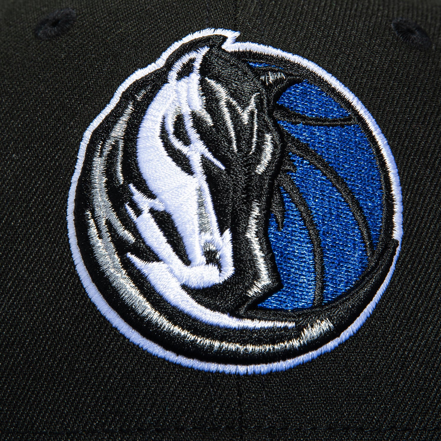 New Era 59Fifty Dallas Mavericks 2010 All Star Game Patch Alternate Hat - Black, Royal - Image 4