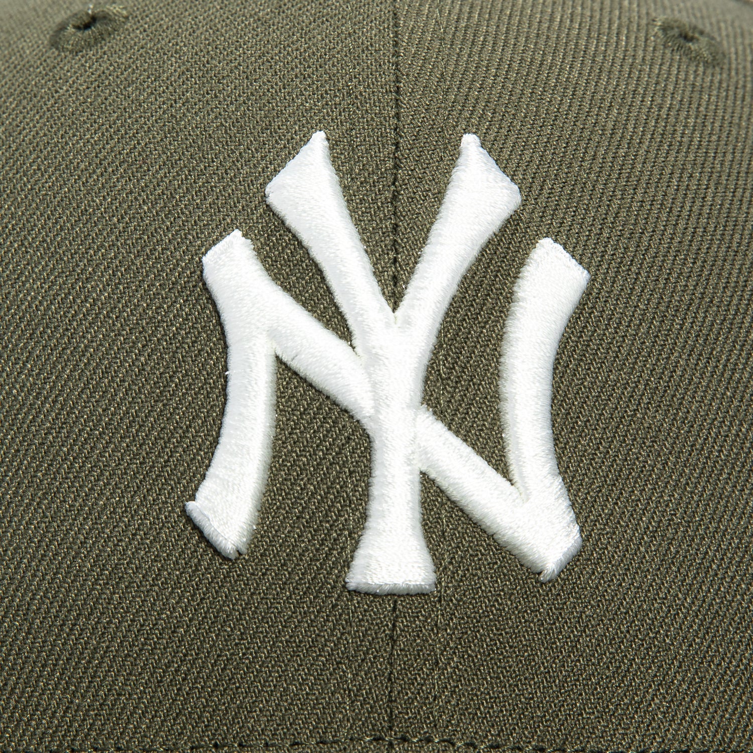 New Era 59Fifty New York Yankees 1999 World Series Patch Hat - Olive, Ivory - Image 4