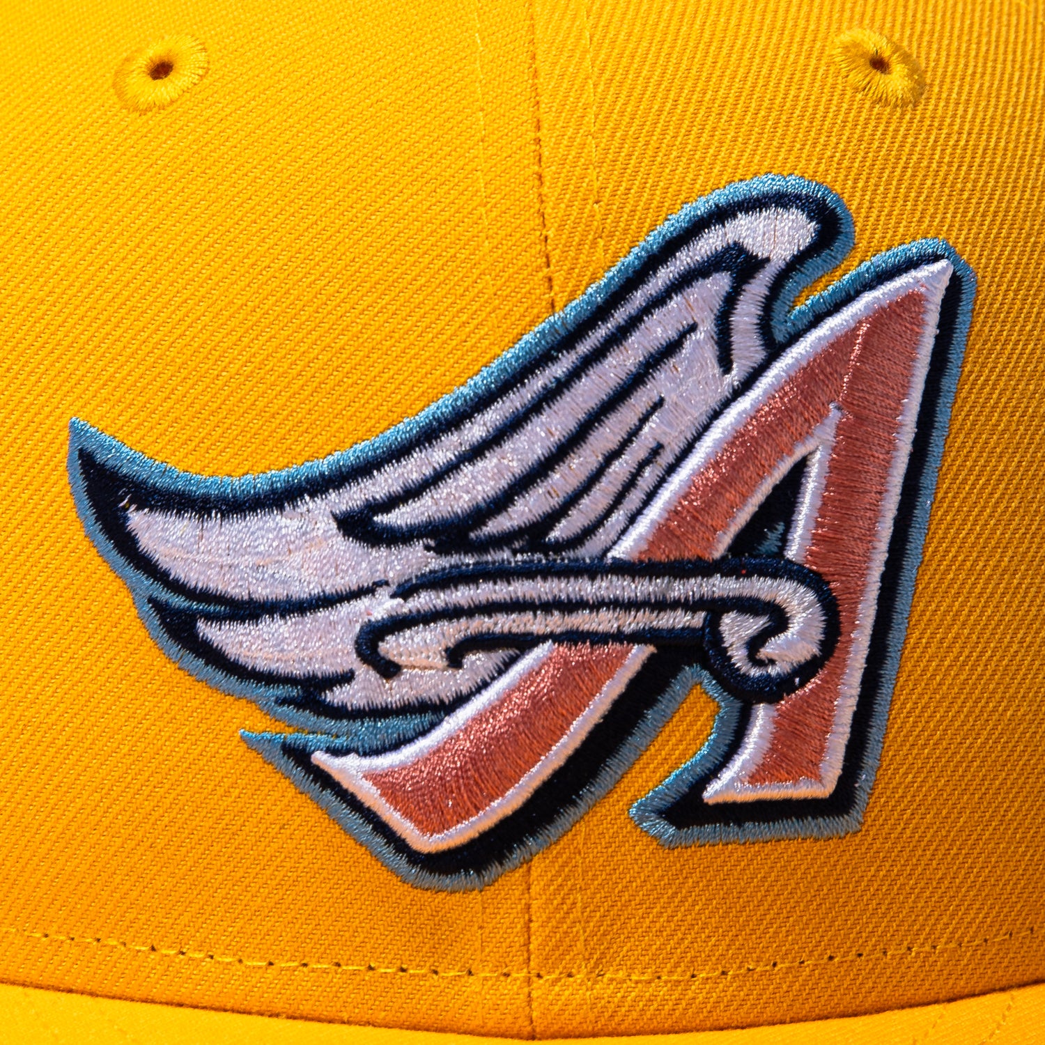 New Era 59Fifty Pink Lemonade Los Angeles Angels 2002 World Series Patch Pink UV Hat - Gold - Image 4