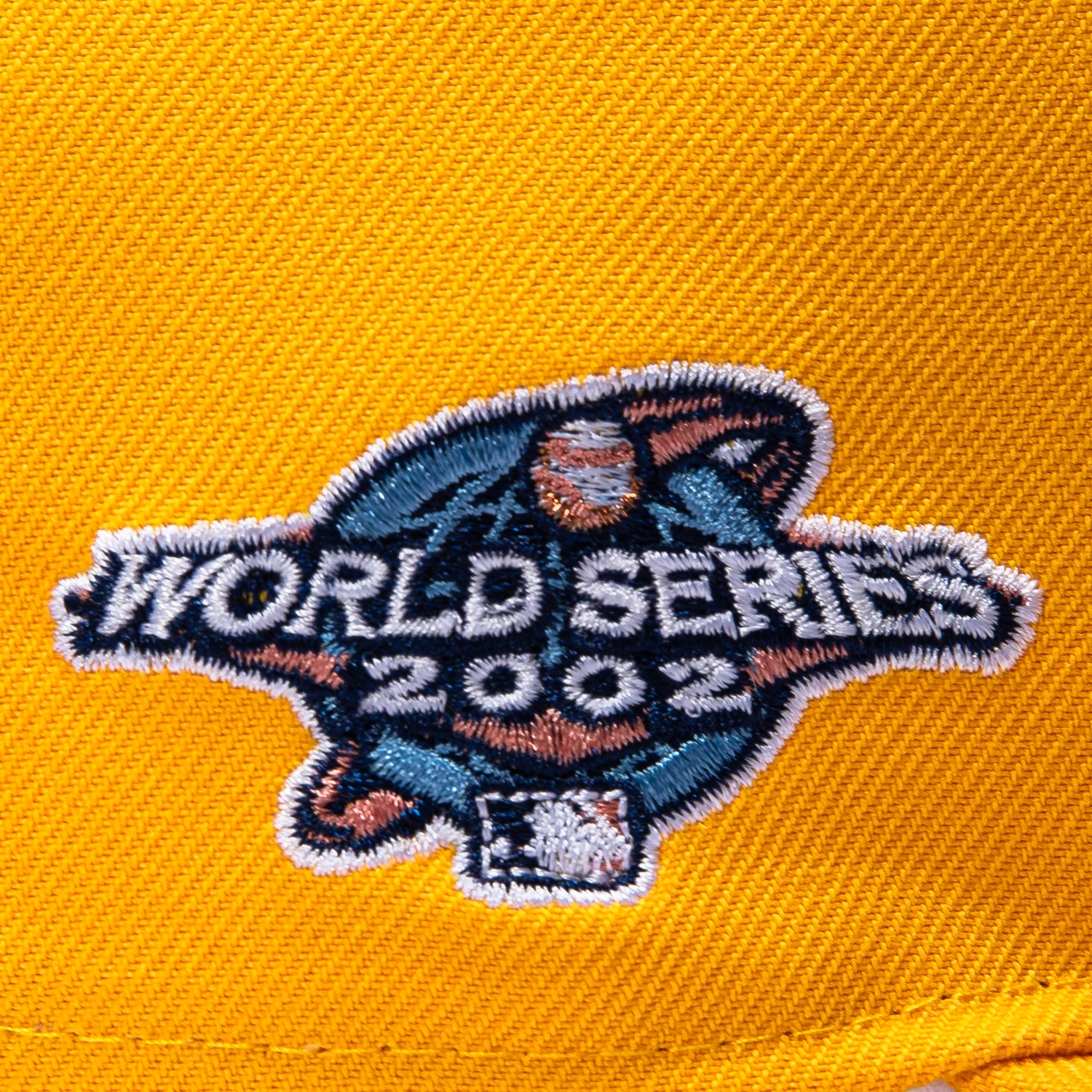 New Era 59Fifty Pink Lemonade Los Angeles Angels 2002 World Series Patch Pink UV Hat - Gold - Image 5