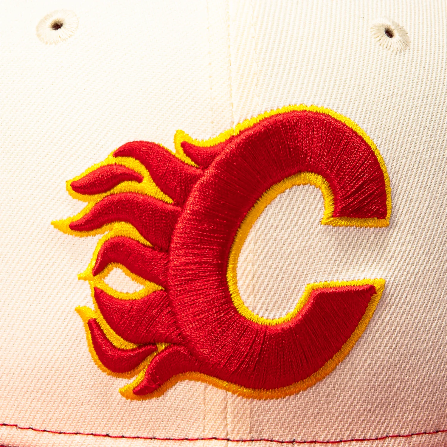 New Era 59Fifty Calgary Flames Rail Hat - White, Red - Image 4