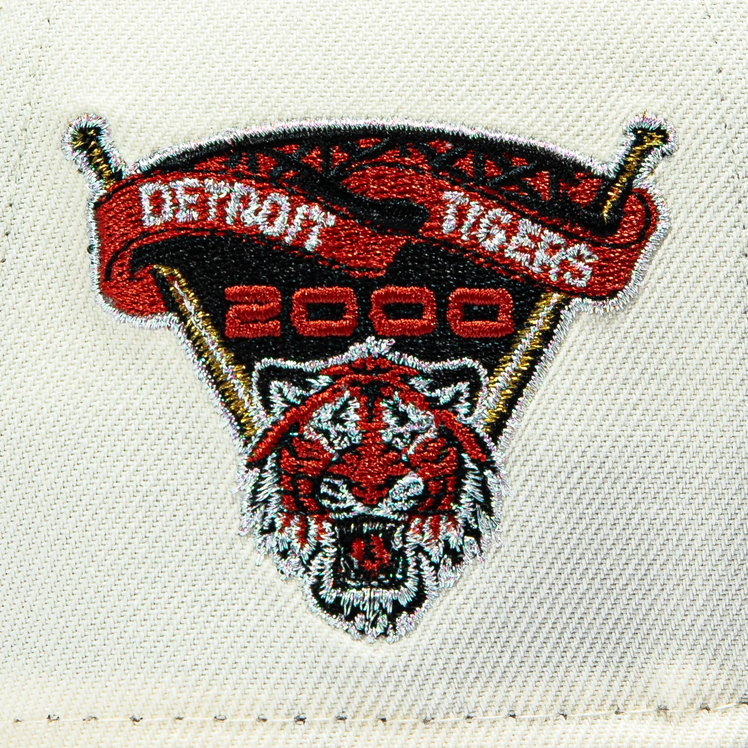 New Era 9Forty A-Frame Rose Detroit Tigers 2000 Inaugural Patch Snapback Hat - White, Black - Image 4