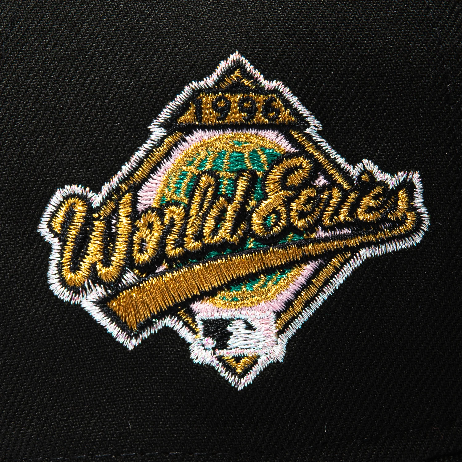 New Era 9Forty A-Frame New York Yankees 1996 World Series Patch Rose Snapback Hat - Black, Pink - Image 4