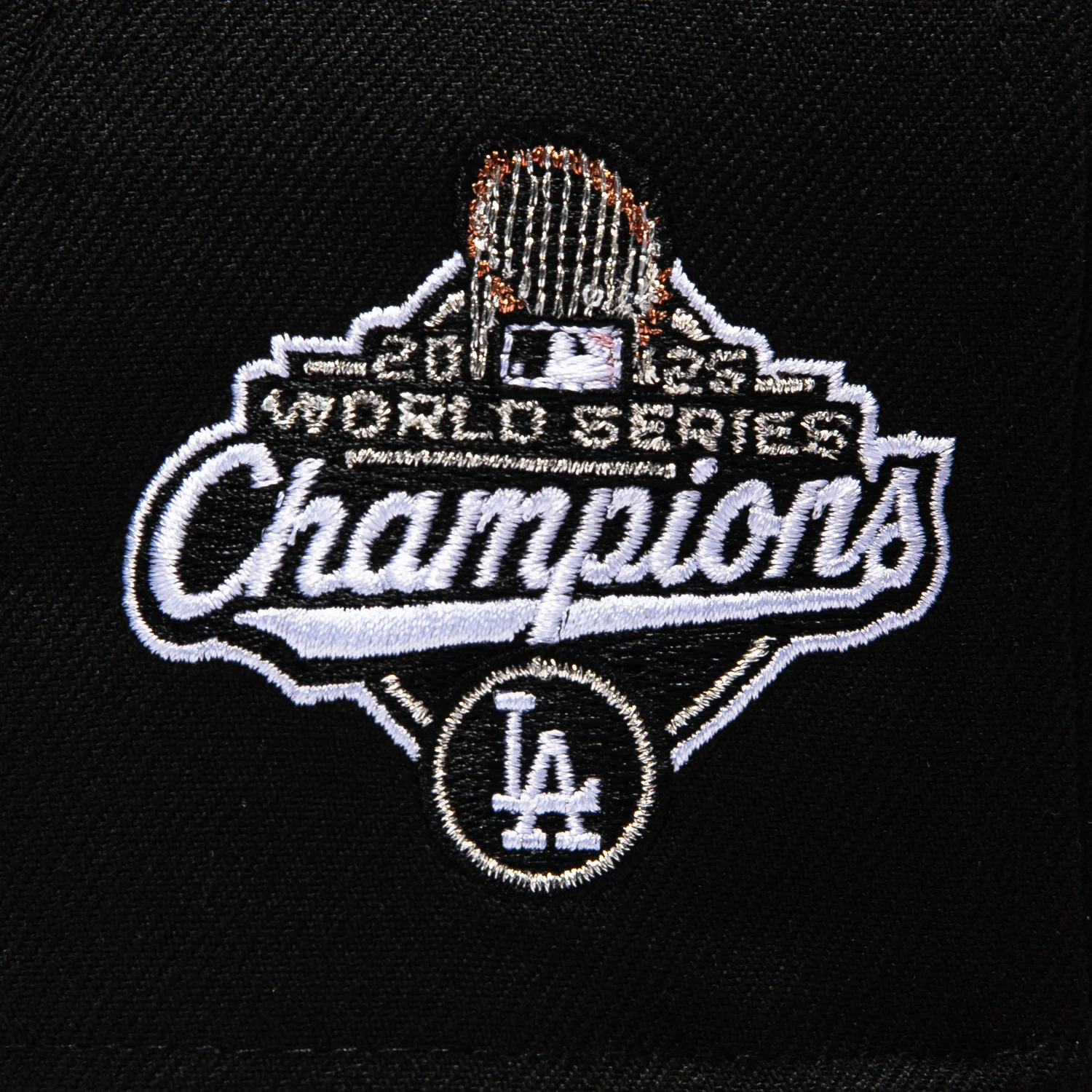 New Era 59Fifty Pink Rouge Los Angeles Dodgers 2025 World Series Champions Patch Script Hat - Black, Pink - Image 5