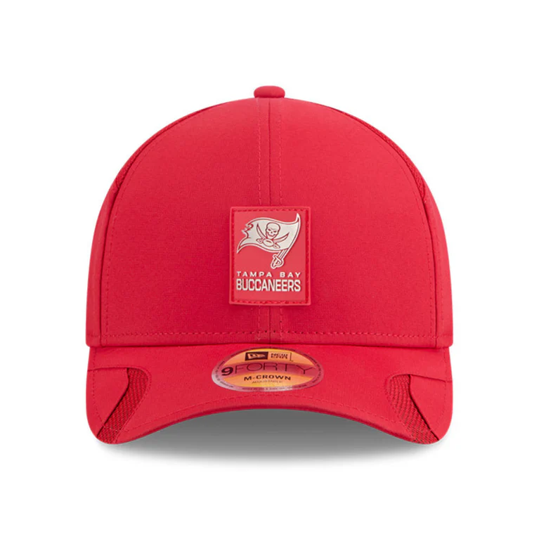 New Era 9Forty M-Crown Tampa Bay Buccaneers 2025 Sideline Snapback Hat - Red - Image 2