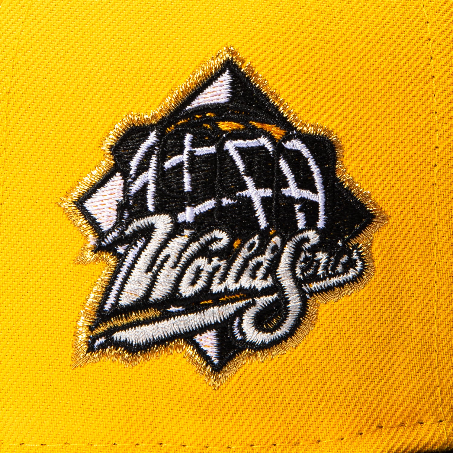 New Era 59Fifty Slayer Atlanta Braves 1999 World Series Patch Bolt Hat - Gold, Black - Image 5