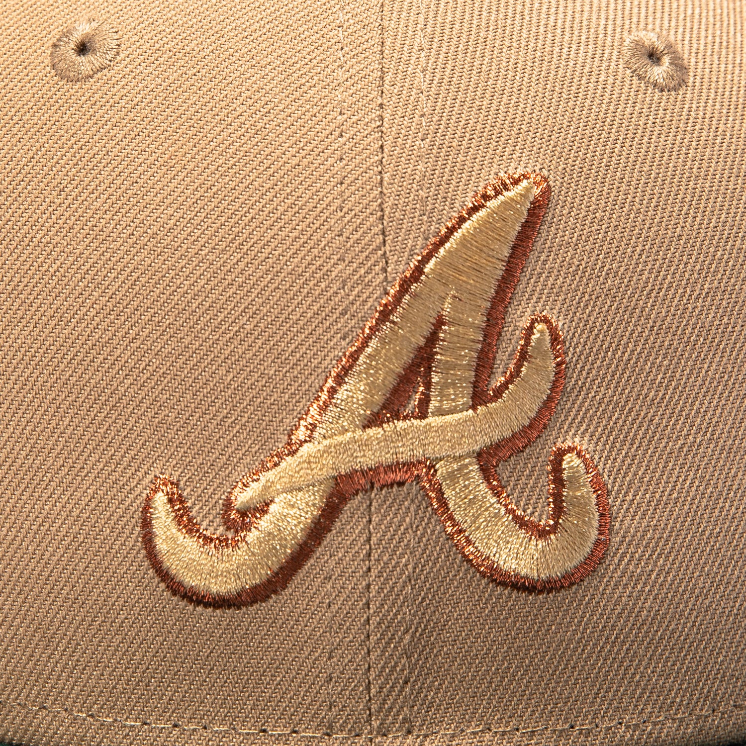 New Era 59Fifty Atlanta Braves 1999 World Series Patch Hat - Tan, Green - Image 4