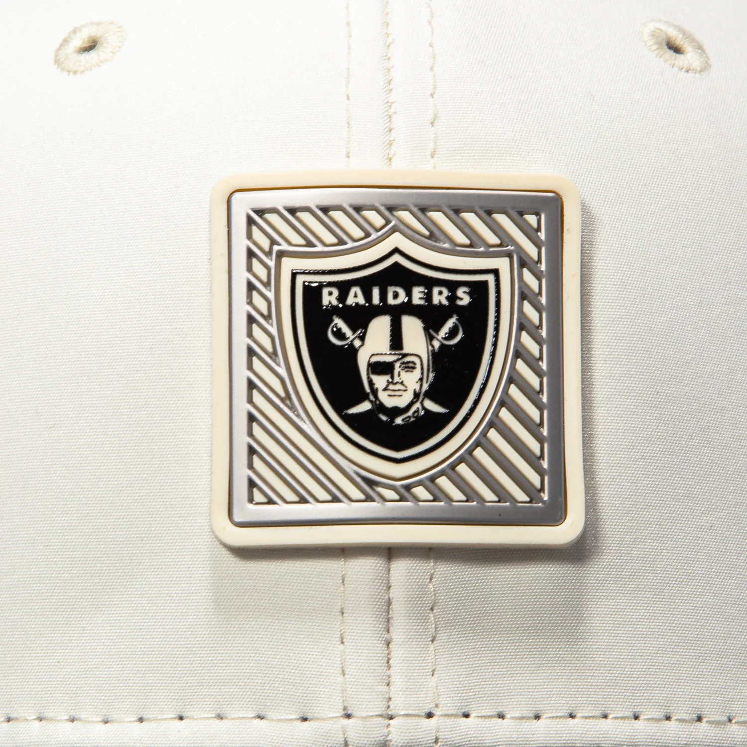New Era 9Seventy 2026 Training Camp Las Vegas Raiders Stretch-Snap Hat - White, Black - Image 4