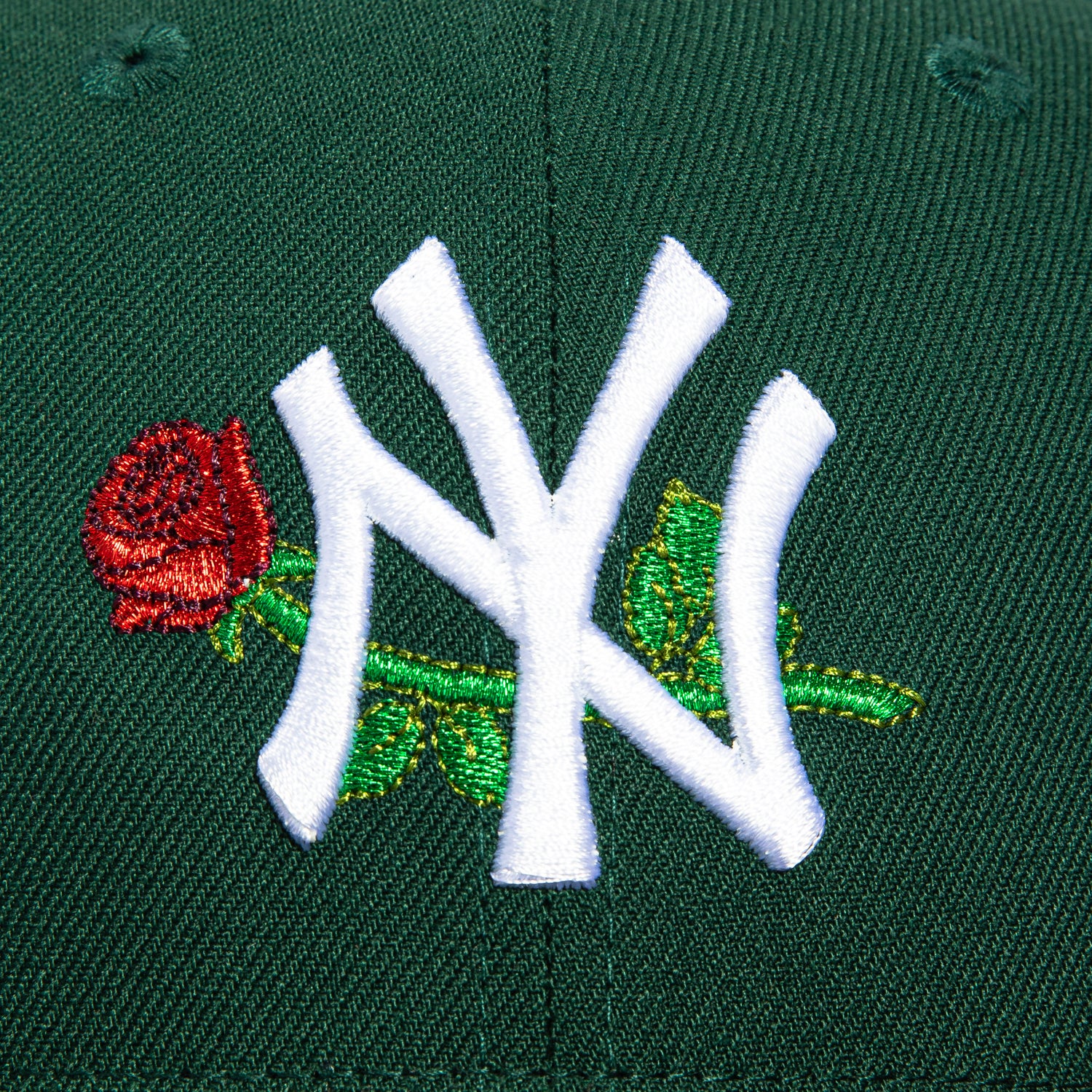 New Era 59Fifty Valentine's Day New York Yankees 1949 World Series Patch Rose Hat - Green, Black - Image 4