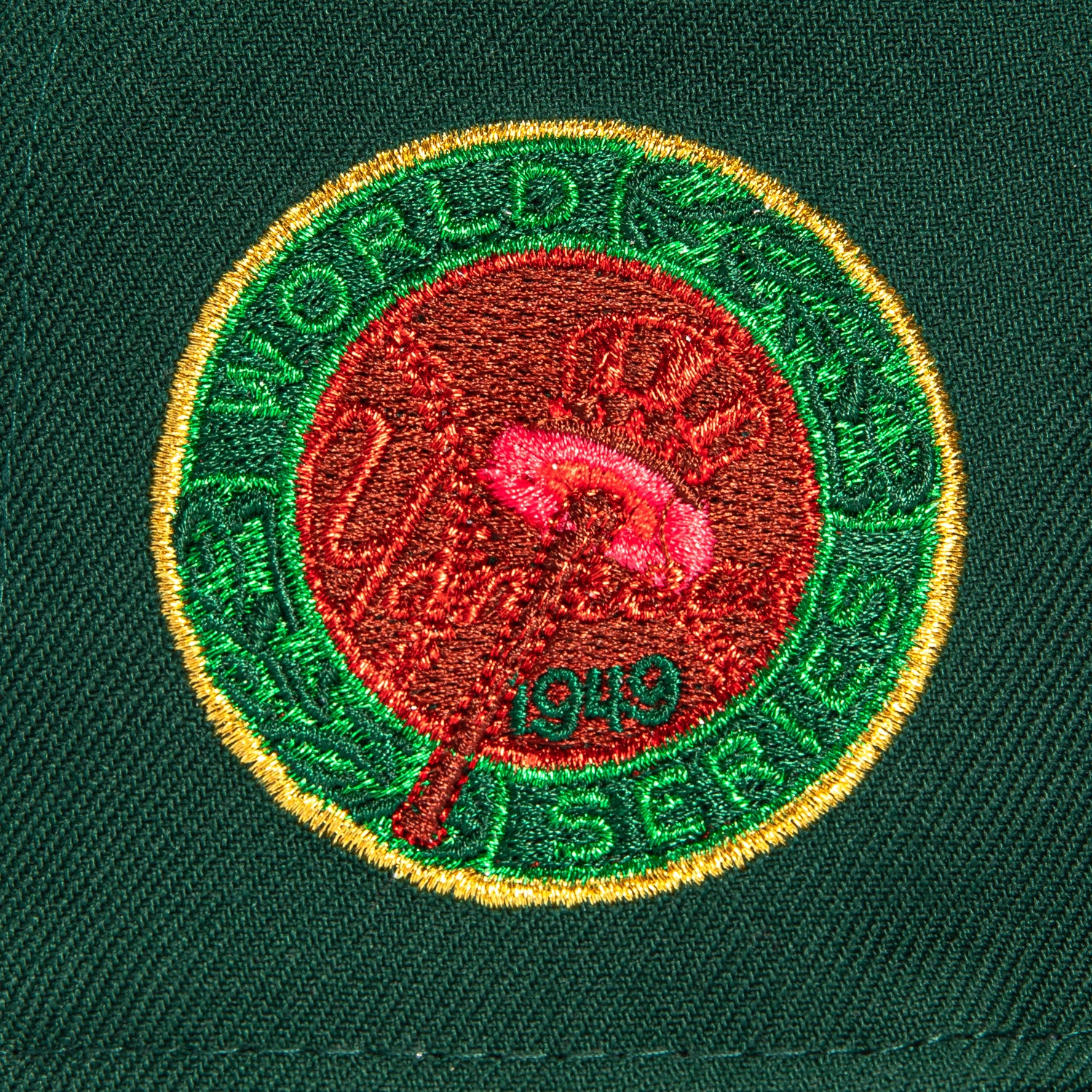 New Era 59Fifty Valentine's Day New York Yankees 1949 World Series Patch Rose Hat - Green, Black - Image 5